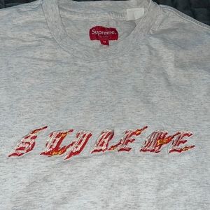 Supreme t shirt
